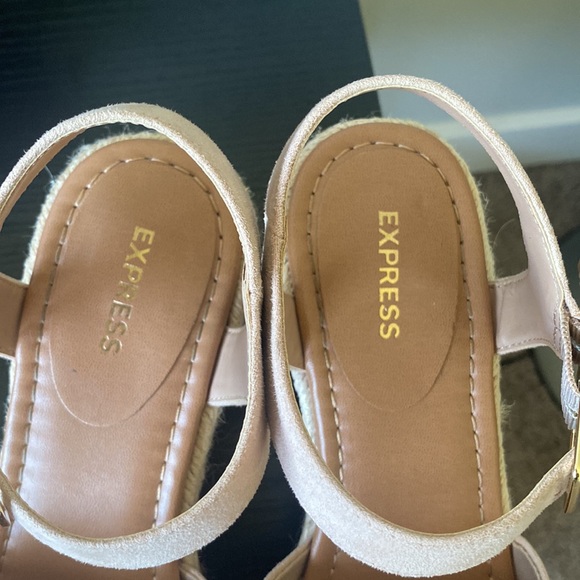 Express platforms - Picture 2 of 4